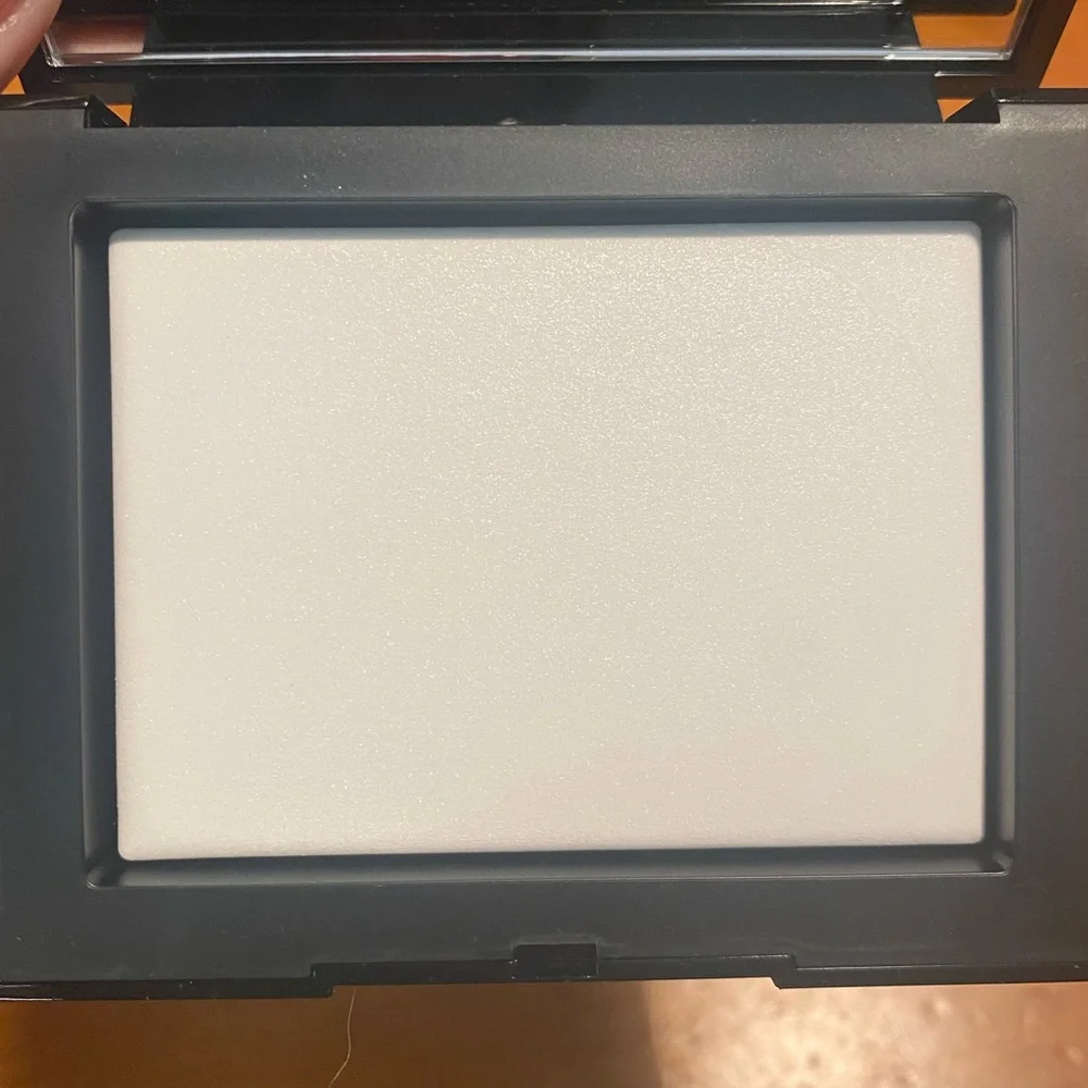 NARS Light Reflecting Setting Powder - Pressed
